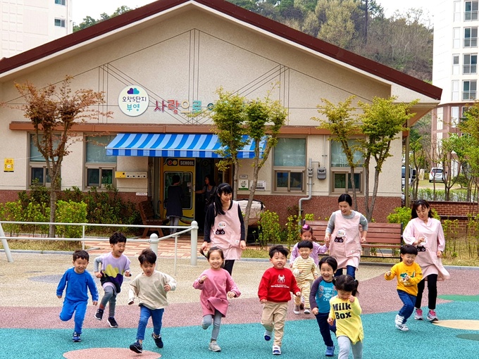 부영그룹, ‘부영사랑으로 어린이집’ 65개원에 추석 식품 선물 전달