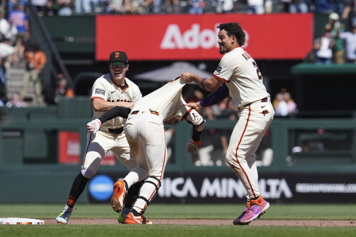 끝내기 안타 치고 ‘줄행랑’···이정후의 웃음 “동료들을 때렸던 기억이 있어서”