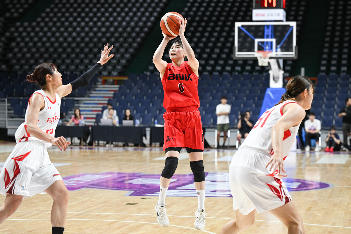 ‘韓 챔피언’ BNK, ‘日 최강’ 후지쓰에  박신자컵 개막전 10점 차 패배… 김소니아 19득점