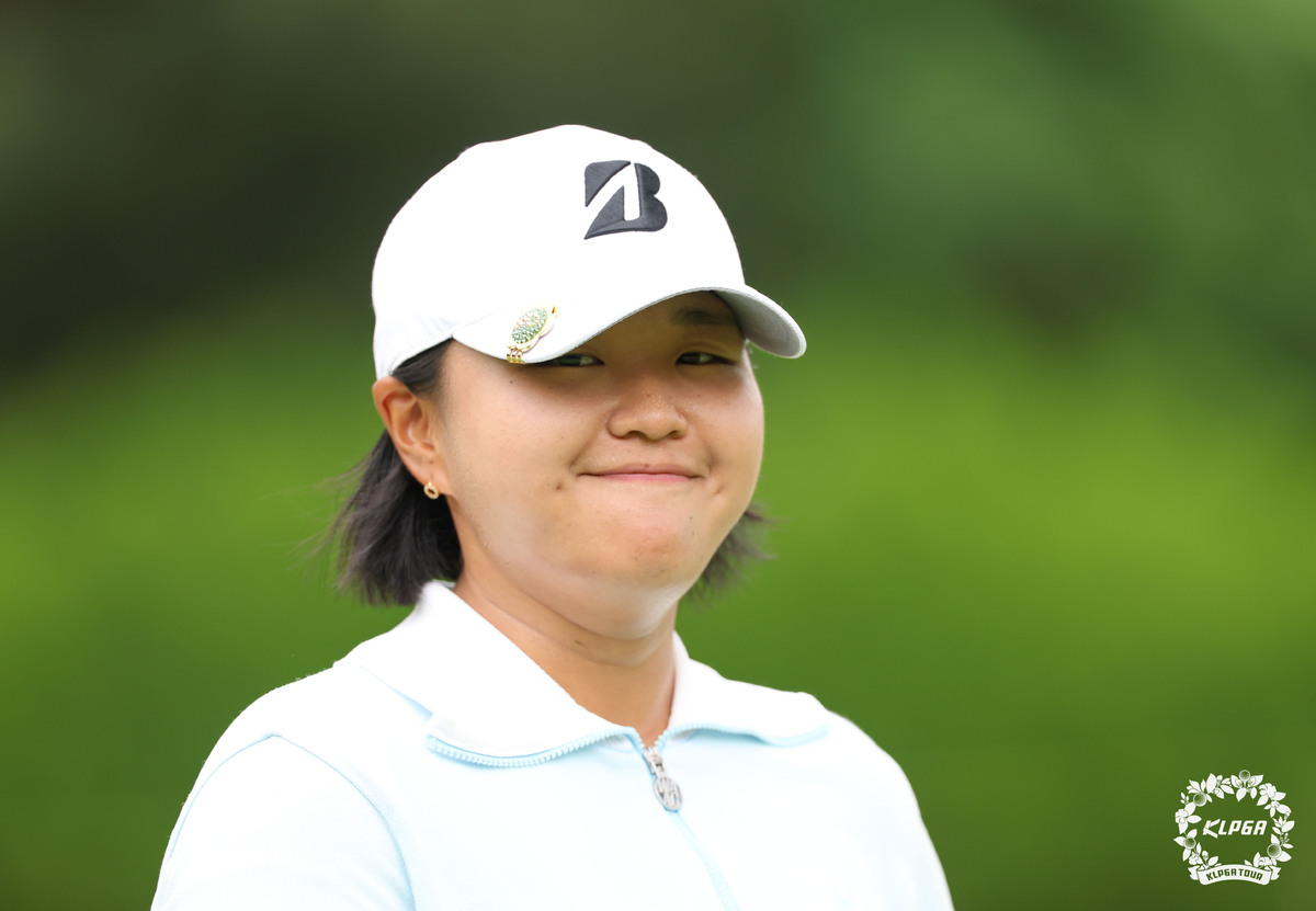 ‘생애 첫 우승 향해’ 신다인, KG 레이디스 오픈 2R 단독 선두… “하늘이 내려줄 우승, 내일도 묵묵히 언더파 목표”