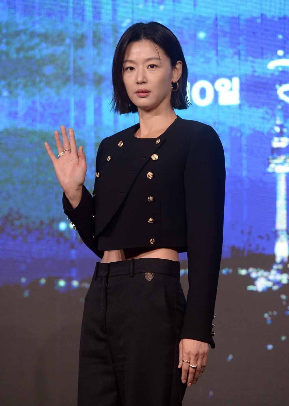 [SW포토]배우 전지현,'오랜만입니다'