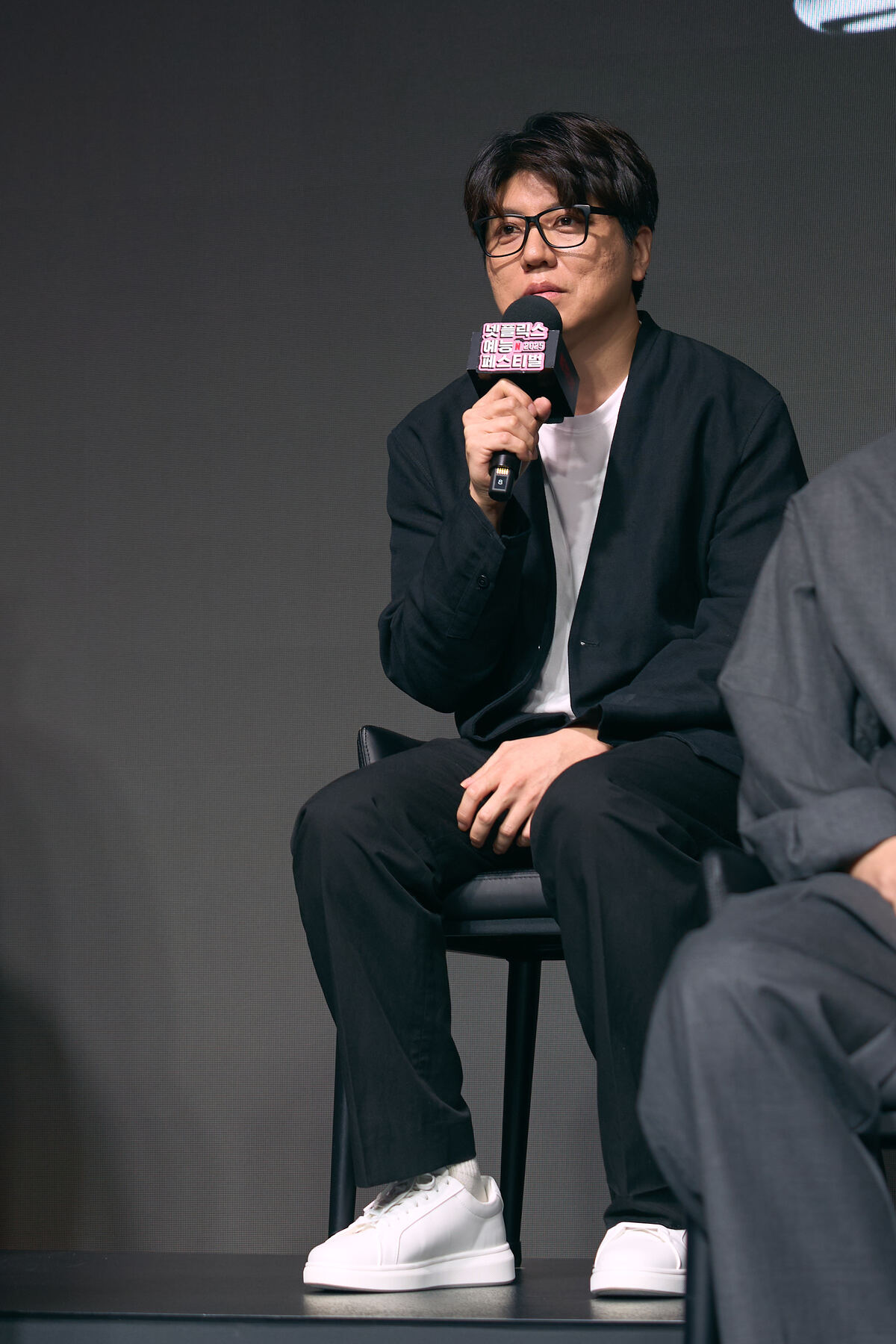 ‘흑백요리사’ 中 예능 표절 논란에 넷플릭스 공식 대응 “컷·BGM까지 똑같아”