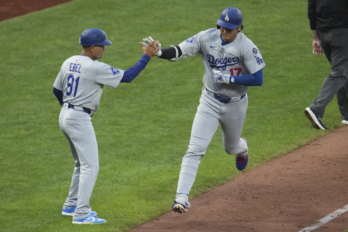 ‘슈퍼스타’ 오타니, 다저스 이적 후 100호포 쾅!… 김혜성은 대주자 득점