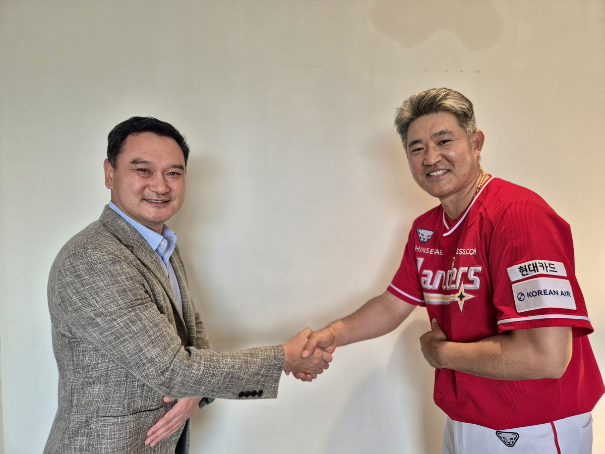 5강 싸움 힘 보태나…SSG, 이숭용 감독과 최대 3년 재계약