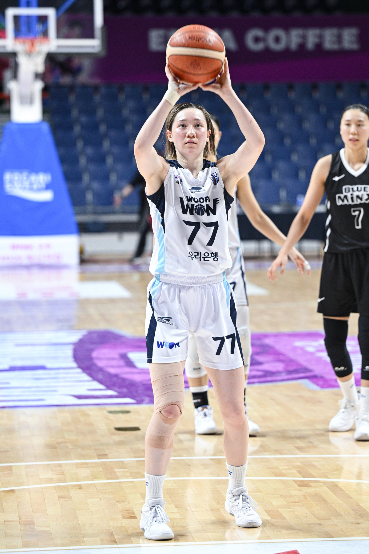 ‘히트다 히트’ 세키 나나미 35점 폭발! 우리은행, 삼성생명에 81-69···덴소, DVTK 꺾고 4강 안착