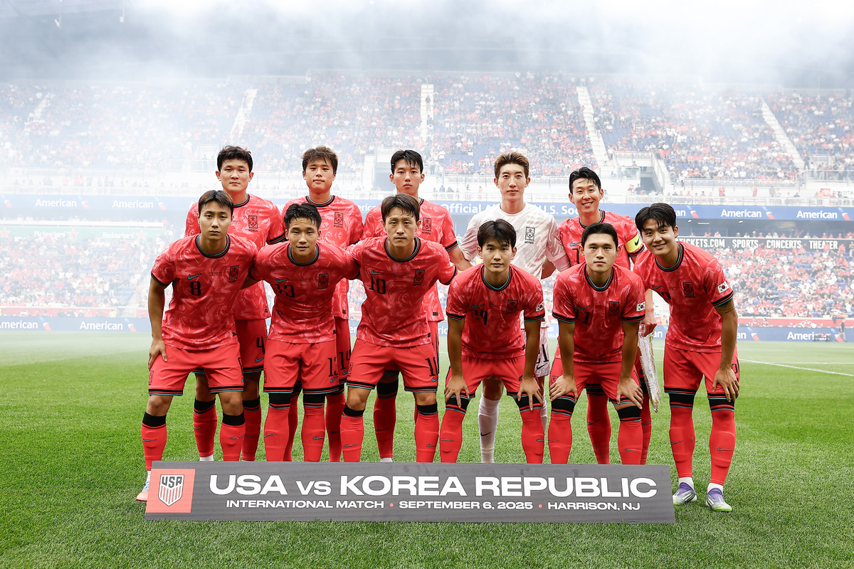 [SW분석] 김민재 가세한 안정적 스리백… 공격진 공백 메워야 하는 과제도