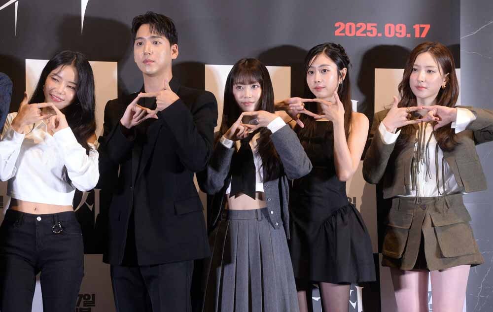 [SW포토]솔라-차선우-수민-서지수-손주연,'여우창 포즈'