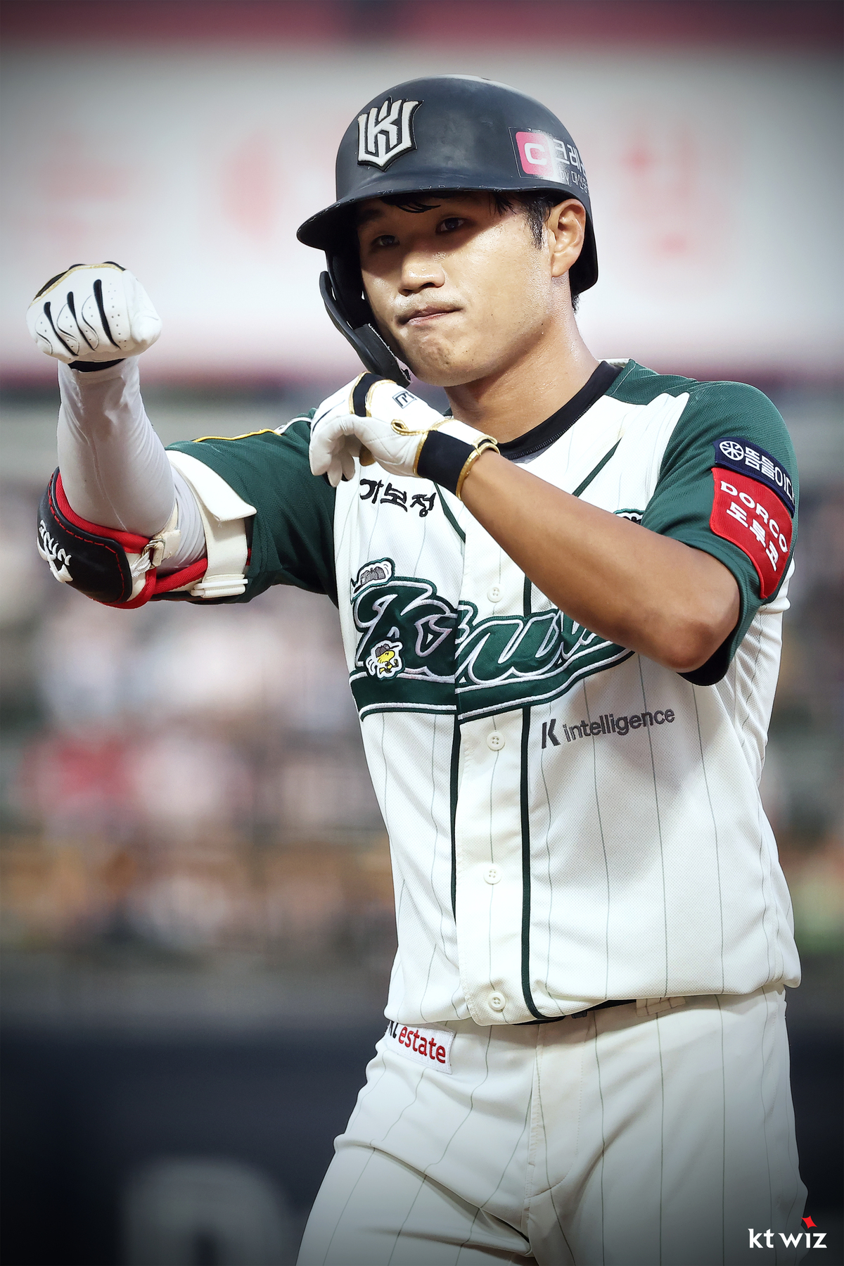 중요할 때 터진 데뷔 첫 홈런… KT 안치영, 짜릿한 역전 투런