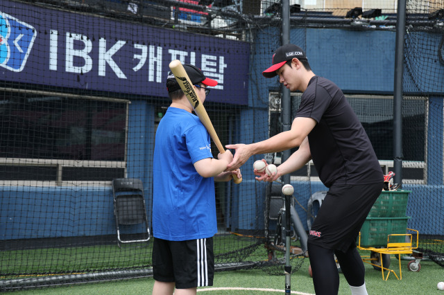 부상 복귀하자마자 LG 홍창기가 한 일은