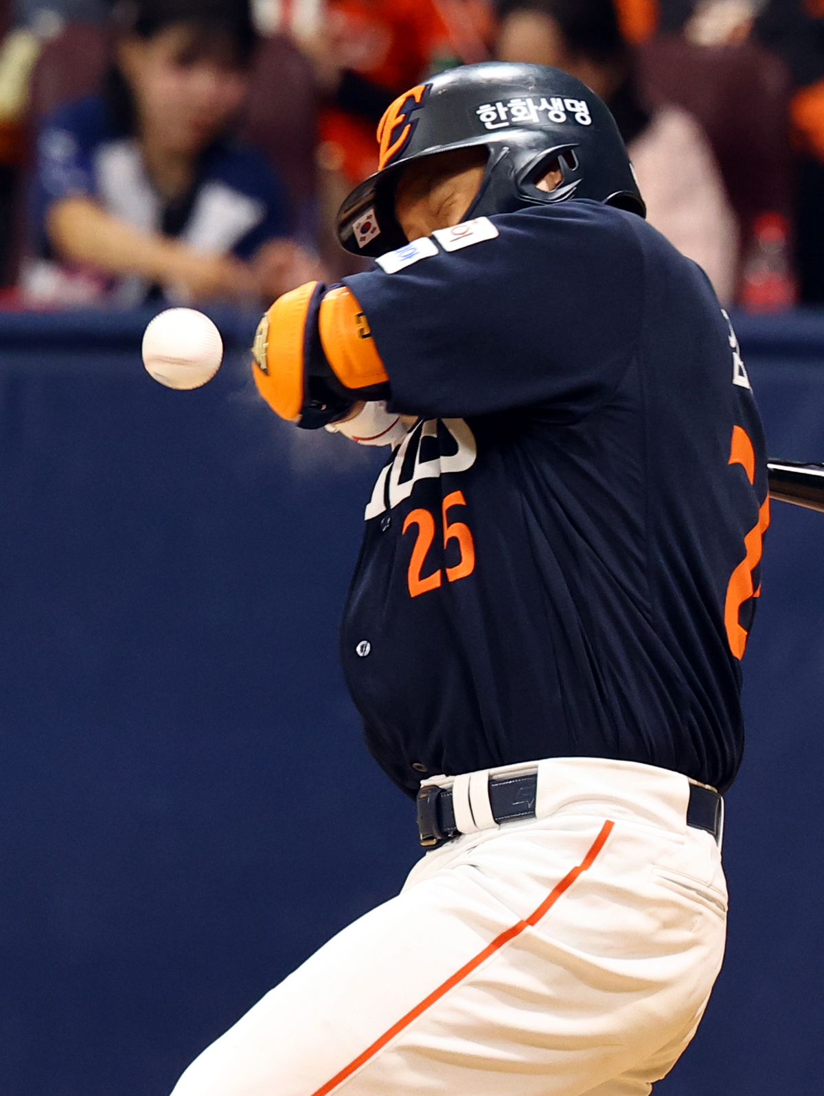 140㎞ 직구에 헤드샷 한화 김태연… 큰 부상 피했다 ‘검진 결과 이상무’