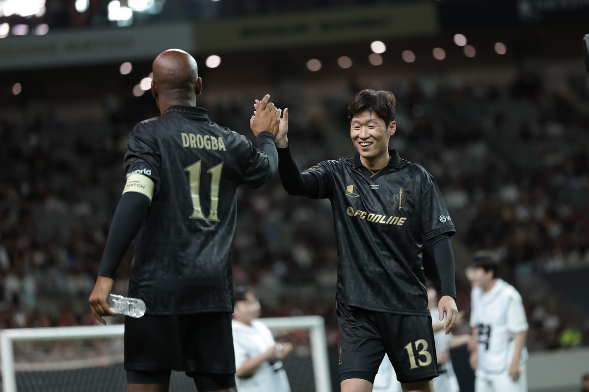 박지성-앙리-호나우지뉴-제라드가 한 팀에? 게임에서나 가능한 꿈의 라인업 완성