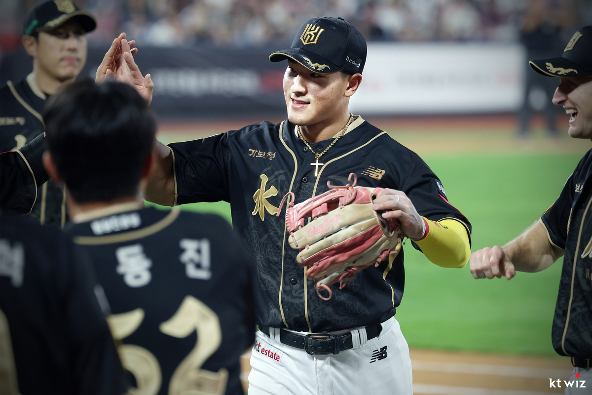 ‘KT의 현재이자 미래’ 괴물타자 안현민, 데뷔 첫 시즌 20홈런 돌파