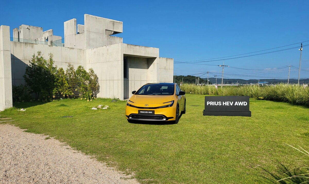 [시승기] 토요타 필살기 나왔다…파워까지 갖춘 프리우스
