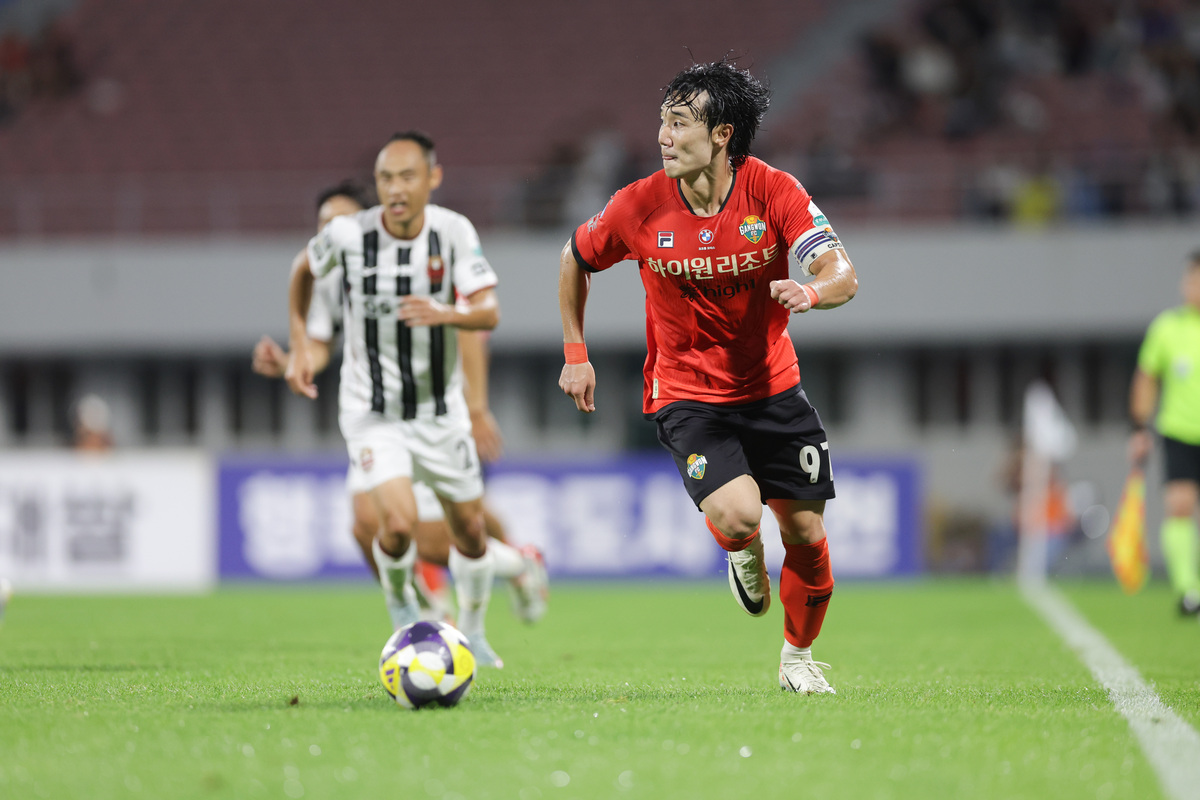 ‘공격 연계의 핵’ 강원 이유현, K리그1 29R MVP… K리그2 MVP, 충남아산 데니손