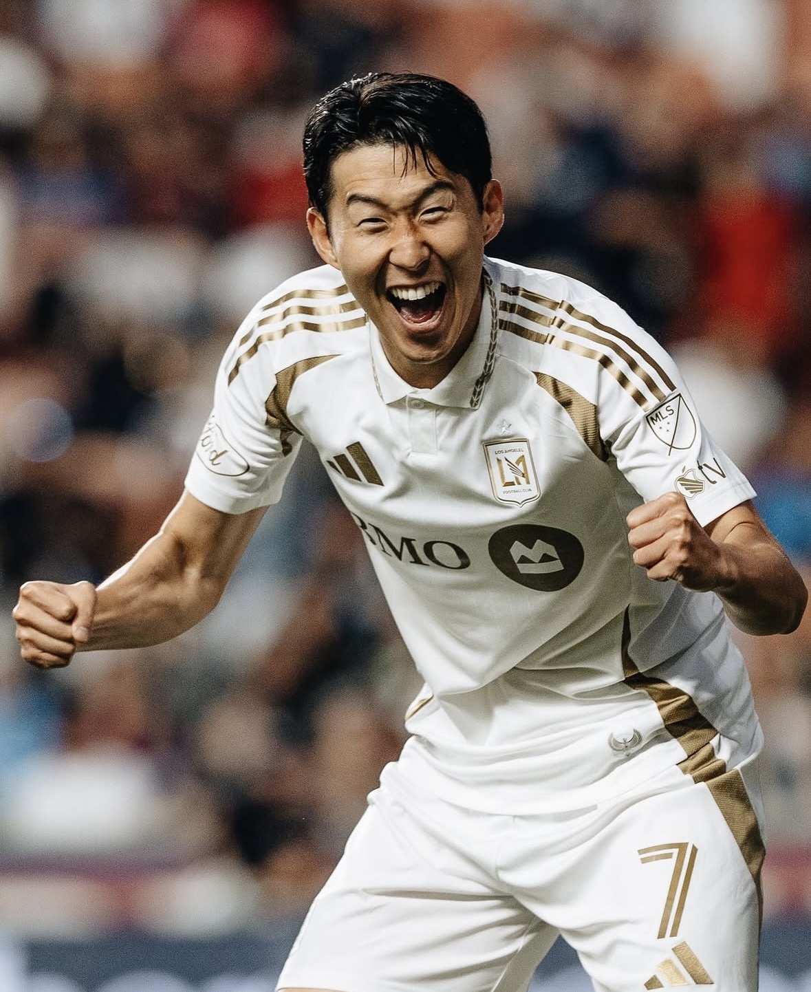 ‘손세이셔널!’ 해트트릭한 손흥민, 평점 9.7 “화끈한 득점력 과시했다”