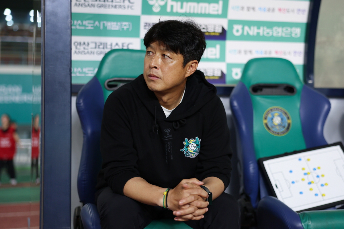 K리그2 최하위 안산, 이관우 감독과 계약 해지