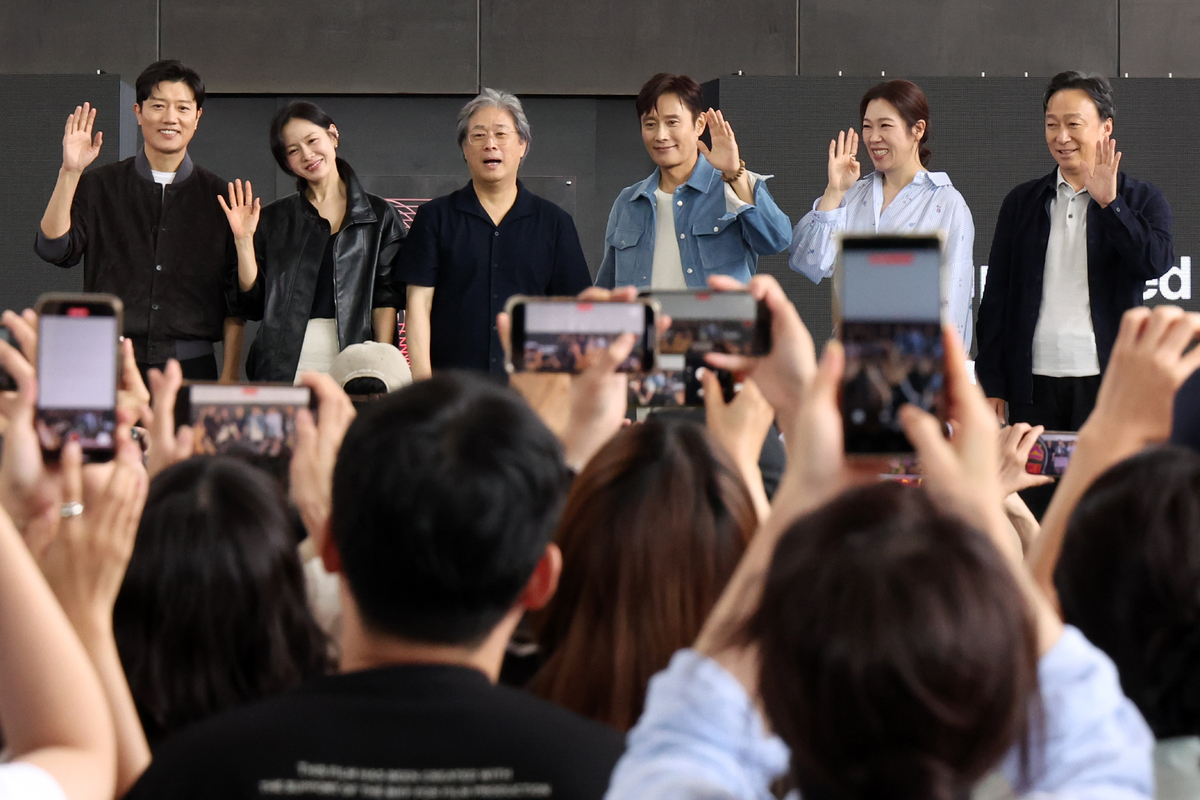 ‘어쩔수가없다’ 올해 韓영화 최고 사전 예매량 달성…‘좀비딸’ 넘었다