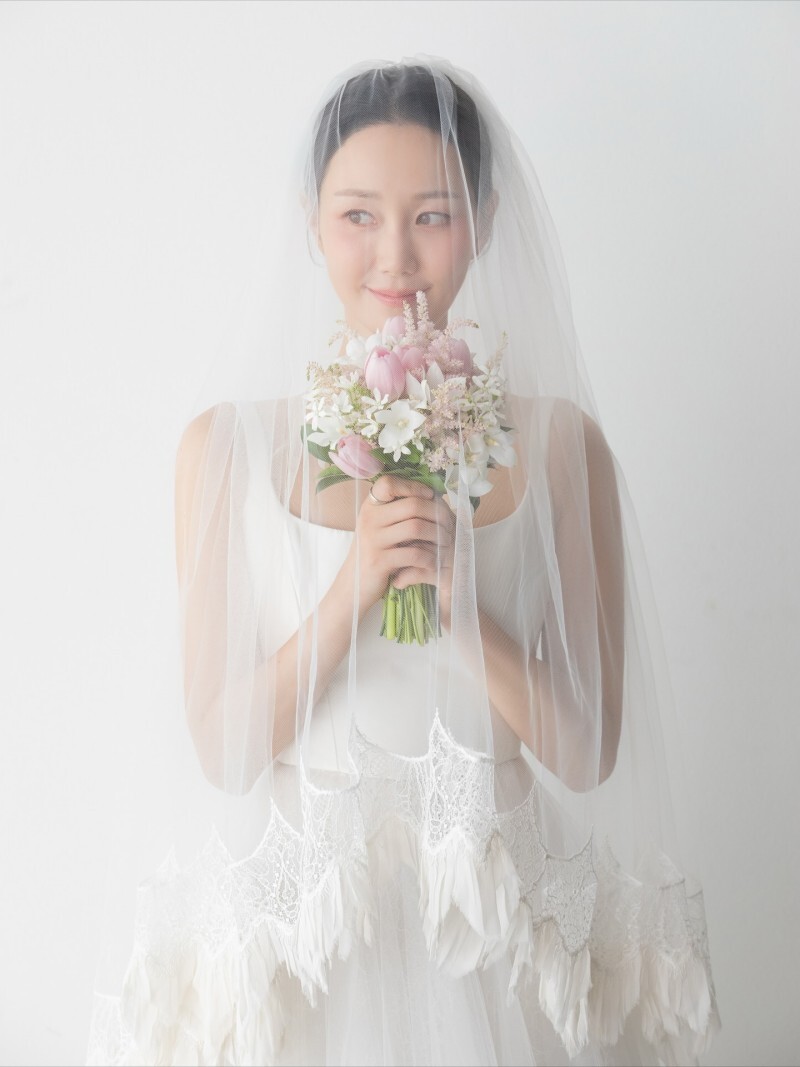 이유영, 순백의 드레스 자태…“평생 한 번뿐인 웨딩화보”