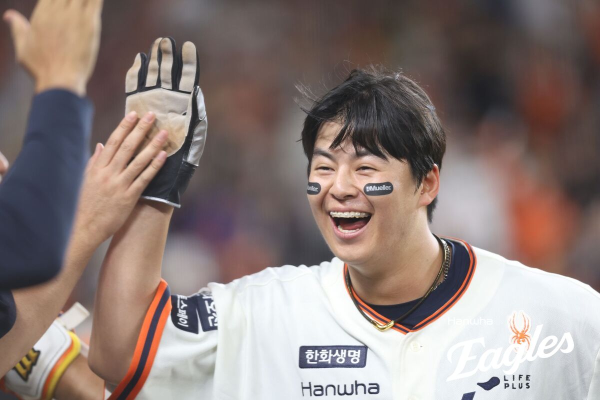 역전승 발판 된 노시환의 황금발… ‘홈 스윗 홈’ 한화, LG 꺾고 2.5G 차 추격