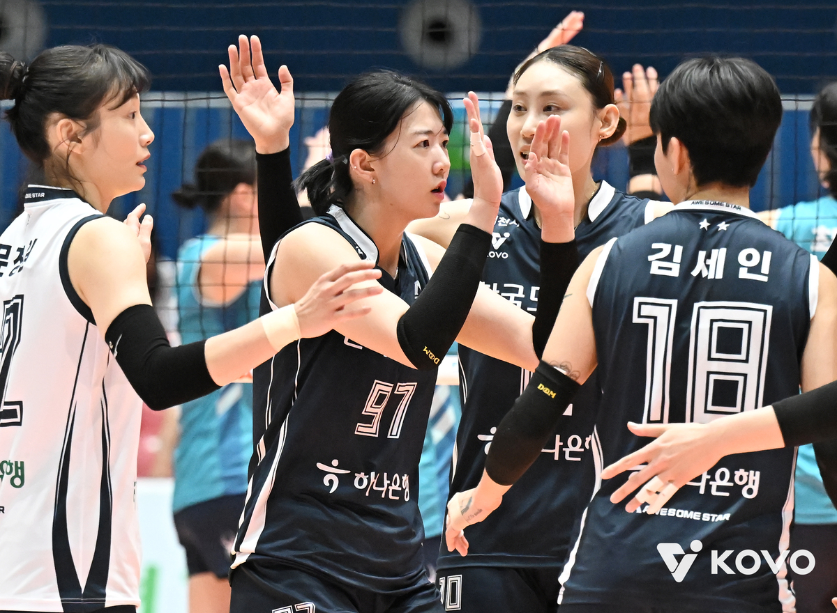 높았던 ‘도로공사의 벽’… 김종민호, GS칼텍스 누르고 14년 만의 KOVO컵 우승 도전