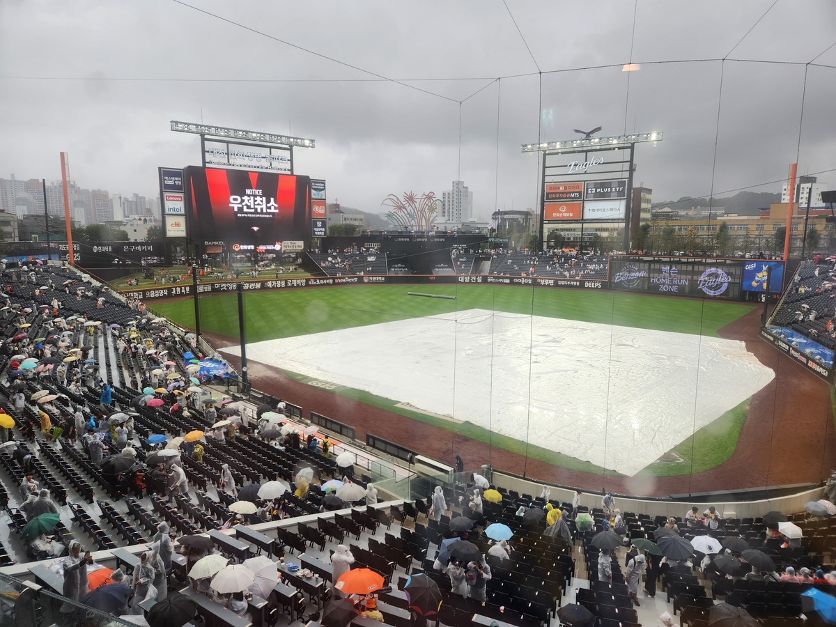 하늘이 시샘한 LG-한화 시즌 최종전, 가을비로 하루 밀린다… ‘임찬규 vs 폰세’ 맞대결은 유지