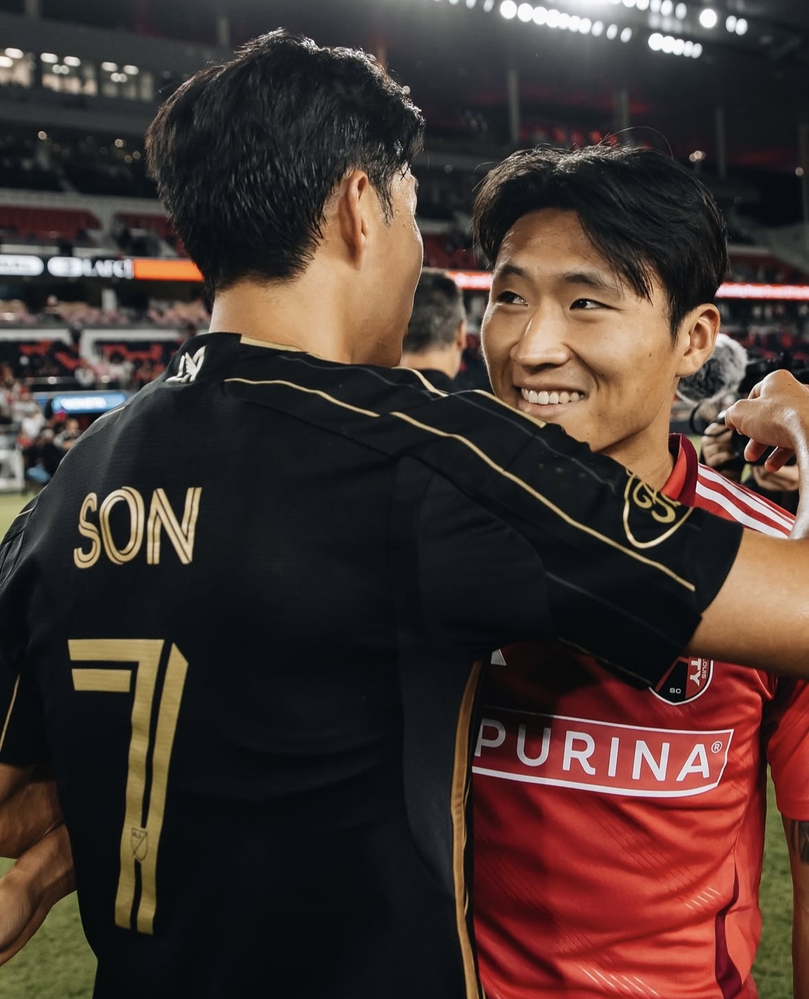 국대 후배에게 한 수 가르쳤다! '4G 연속 골' 경기당 한 골씩 넣는 손흥민의 미친 퍼포먼스