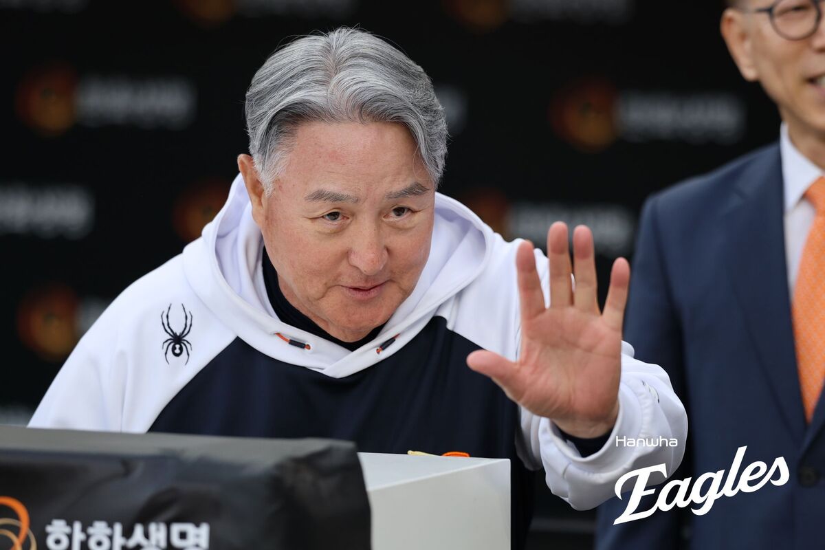 결국 PS는 ‘흐름’이다… 7년 만의 가을 앞둔 독수리들, 울상보다 ‘웃상’이 필요한 때