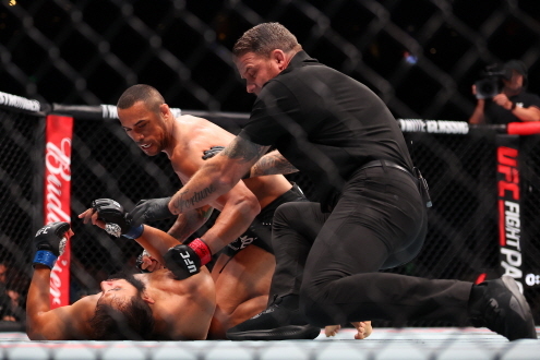 "안칼라예프, 내가 간다" UFC 울버그, 레예스 꺾으며 9연승 행진