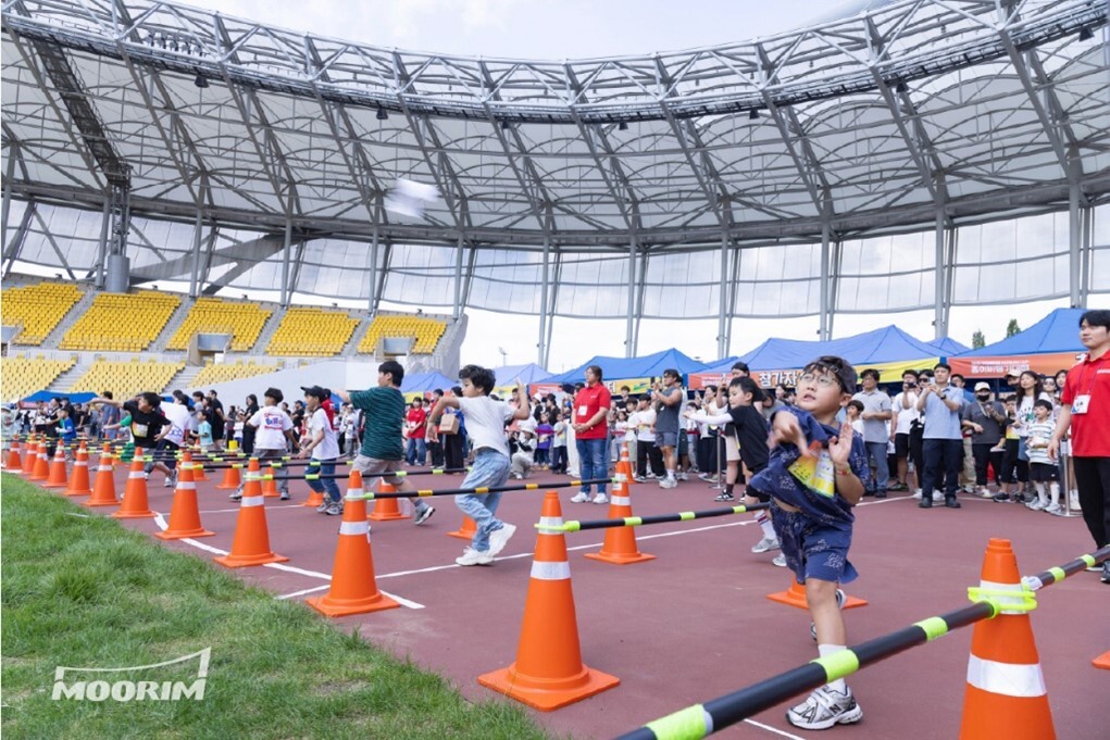 무림페이퍼, KOREAN CUP 종이비행기대회 개최…멀리날리기 최고 기록은 72m