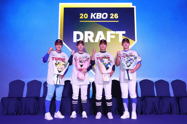 뜨거웠던 시즌과 작별 앞둔 LG, 페넌트레이스 최종전 특별 이벤트… 2026 신인 초청&클래식 유니폼 착용