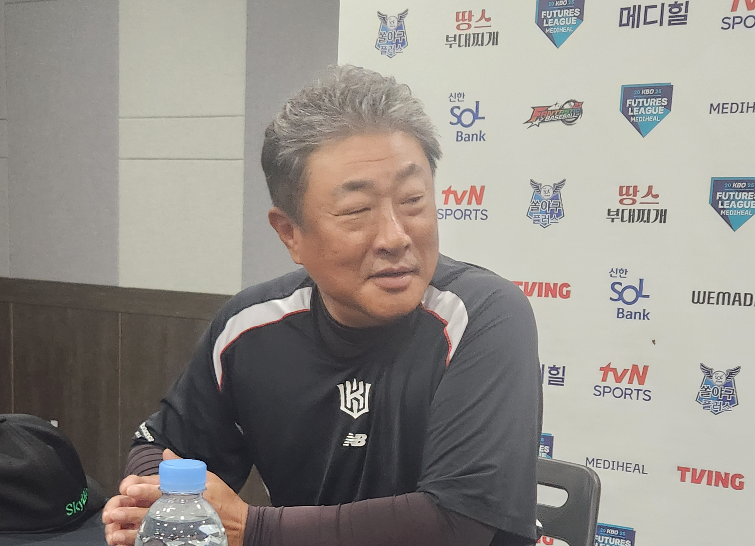 “동생들의 기운, 형들에게 이어지길” KT 퓨처스팀, 챔피언 향해 달린다