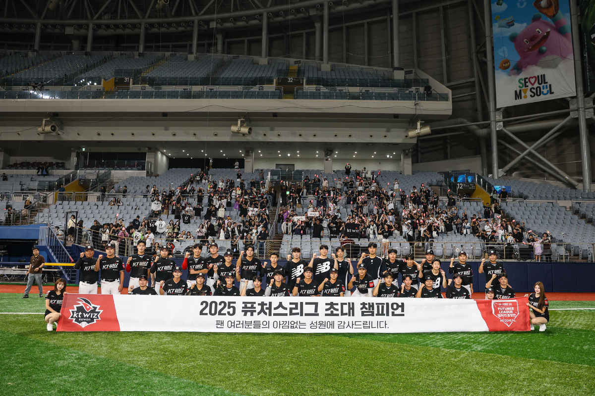 [SW비하인드] ‘평균 22.2세’ 선수들로 정상 우뚝… KT의 미래, 이렇게나 밝습니다