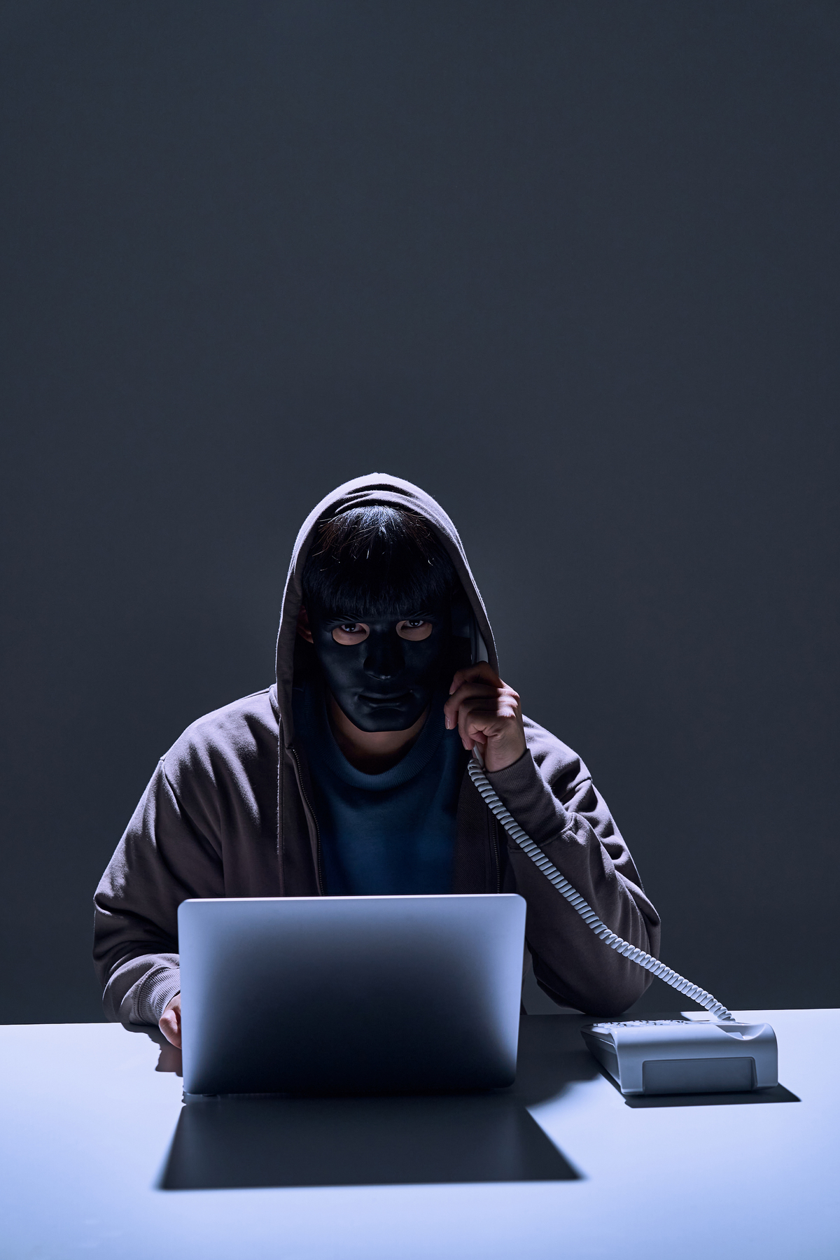 [보이스피싱의 그림자] 전화 한통에 전 재산 허공…명절 더 극성