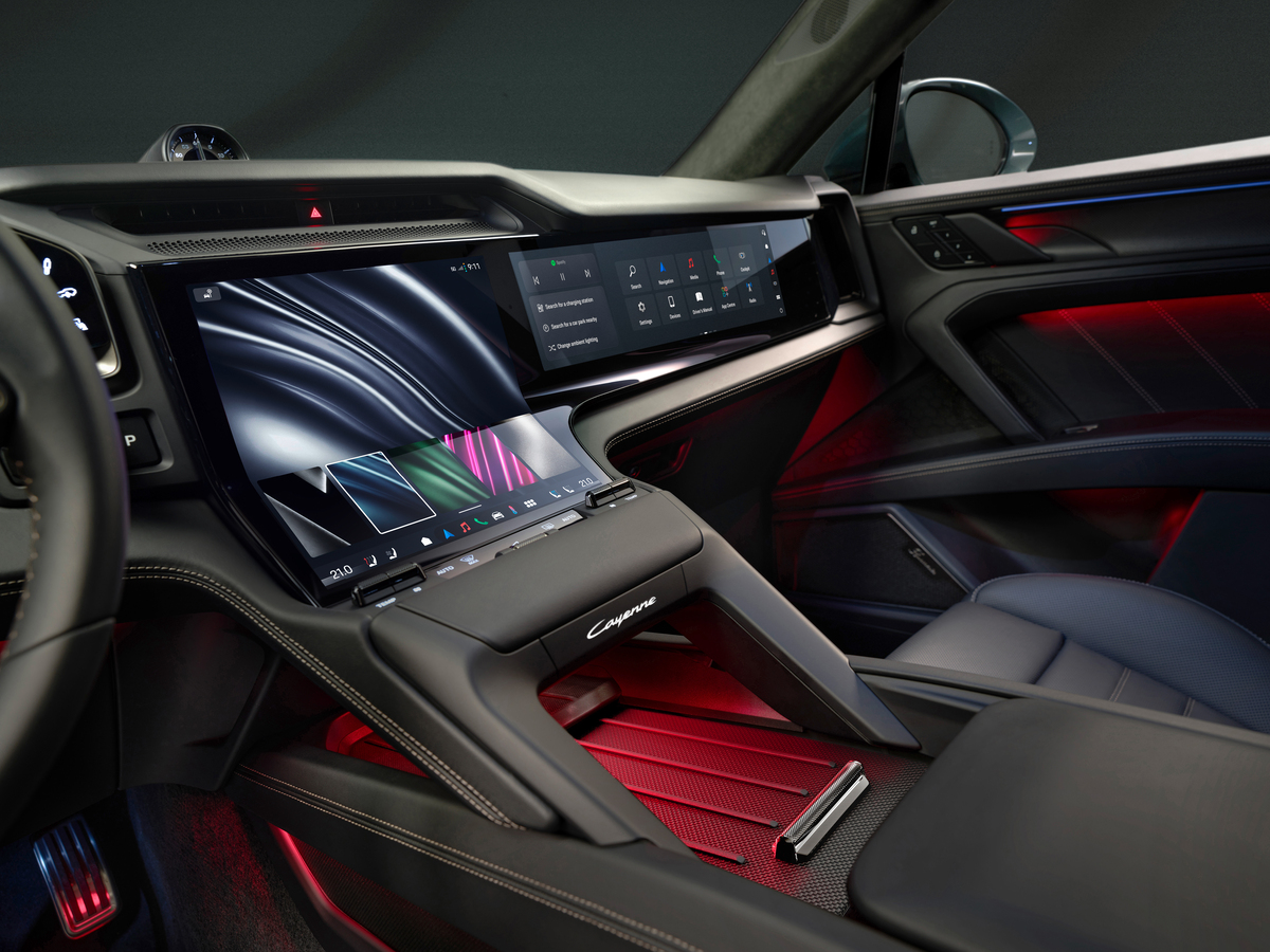 포르쉐 카이엔 일렉트릭, 미래지향적 인테리어 돋보여