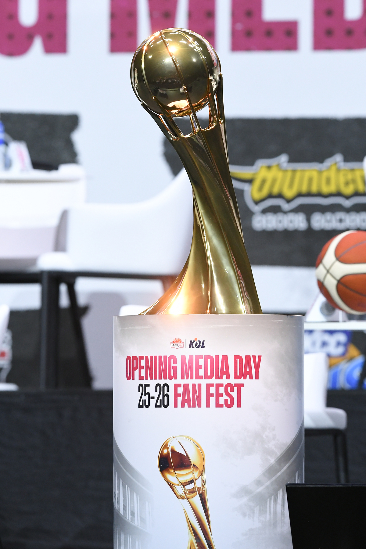 [프로농구 개막①] 가을 바람타고 돌아온 농구 계절…새 감독들의 도전이 시작된다