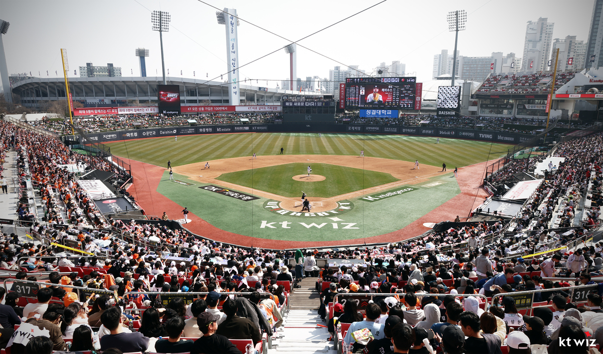 ‘97만명 찾았다’ KT, 2025시즌 최다 관중·최다 매진 기록 경신