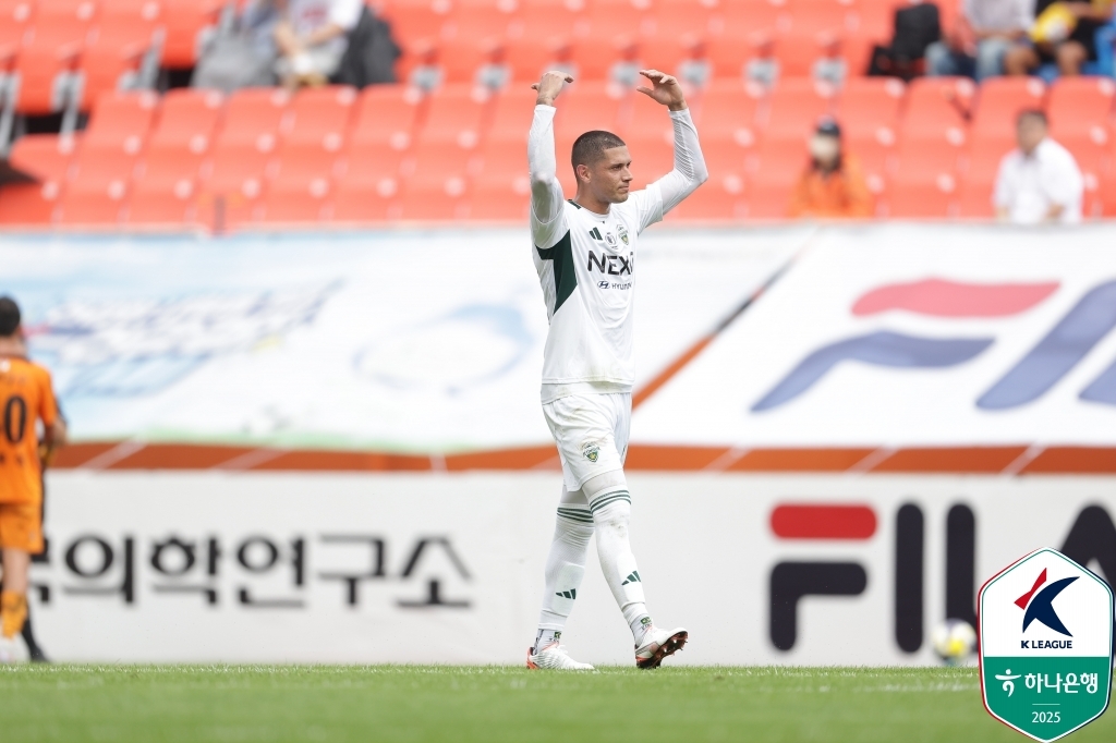 ‘조기 우승 눈앞에서’ 전북, 제주와 1-1 무승부···고춧가루 뿌린 ‘남태희 동점골’