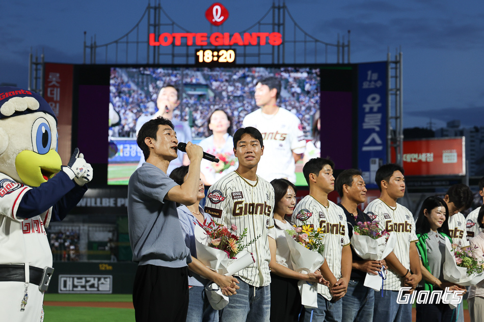 1R 신동건 2.7억원에 도장 쾅… 신인계약 마친 롯데, 8일 마무리 훈련 돌입