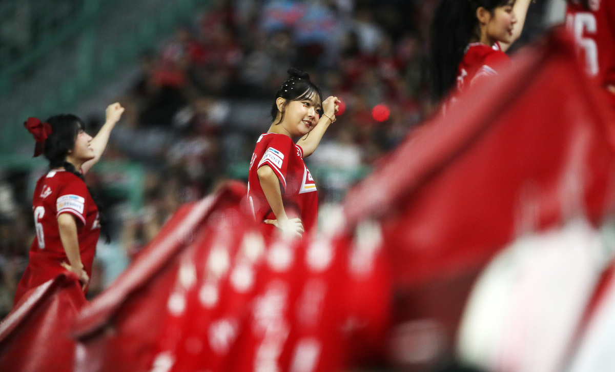[내야외야] 준PO 홈경기 승리 기원…SSG, ‘Red Wave’ 이벤트 진행