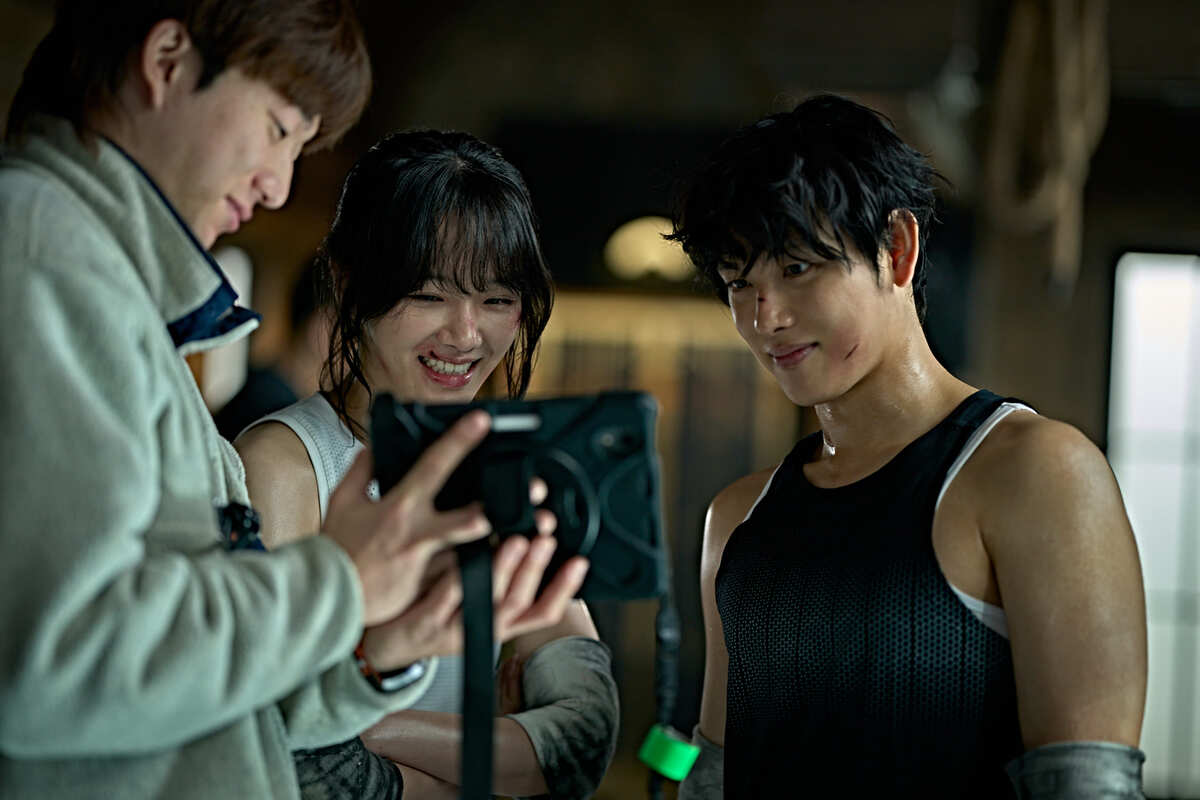 ‘사마귀’ 글로벌 2위, 임시완X박규영 비하인드 스틸 공개