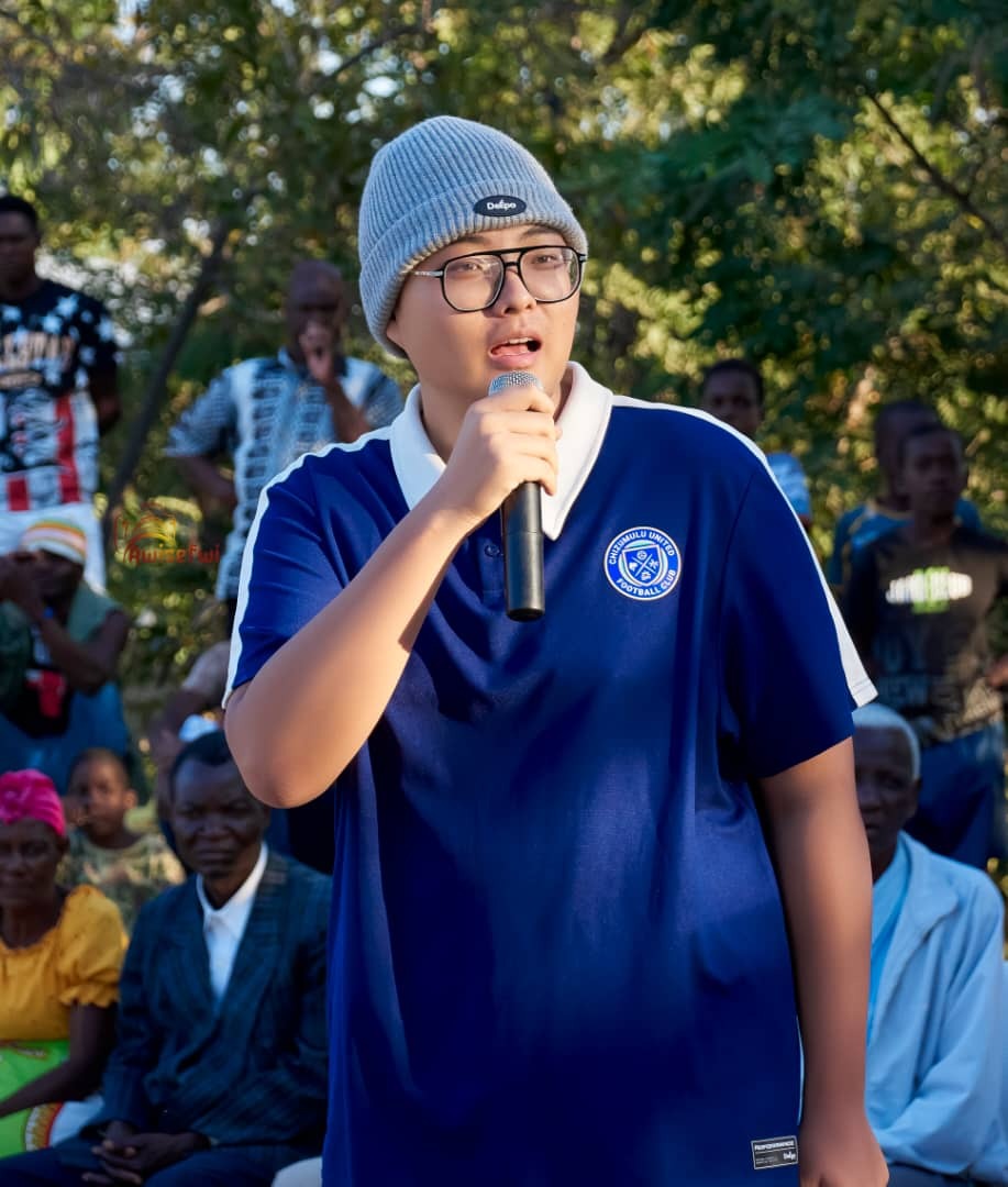 '눈 떠보니 구단주가 됐다' 韓 대학생이 아프리카 외딴섬 축구팀에 선물한 기적..."푸른 잔디에서 뛰는 그날까지"