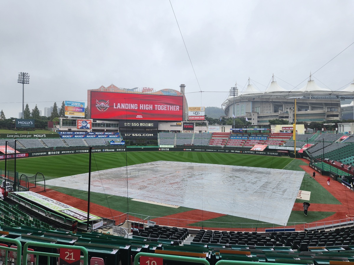 [준PO2] ‘더 내린다는데…’ 흐린 하늘에 흩뿌리는 비, 정상 개최 가능할까