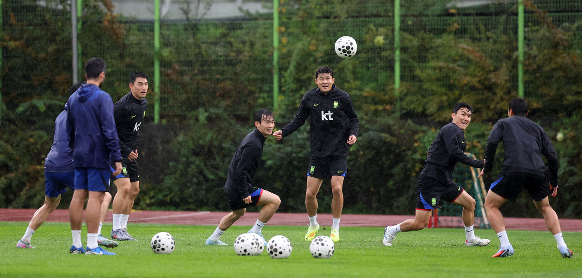 '수비의 핵' 김민재, 흔들린 홍명보호의 스리백 중심 다시 세울까