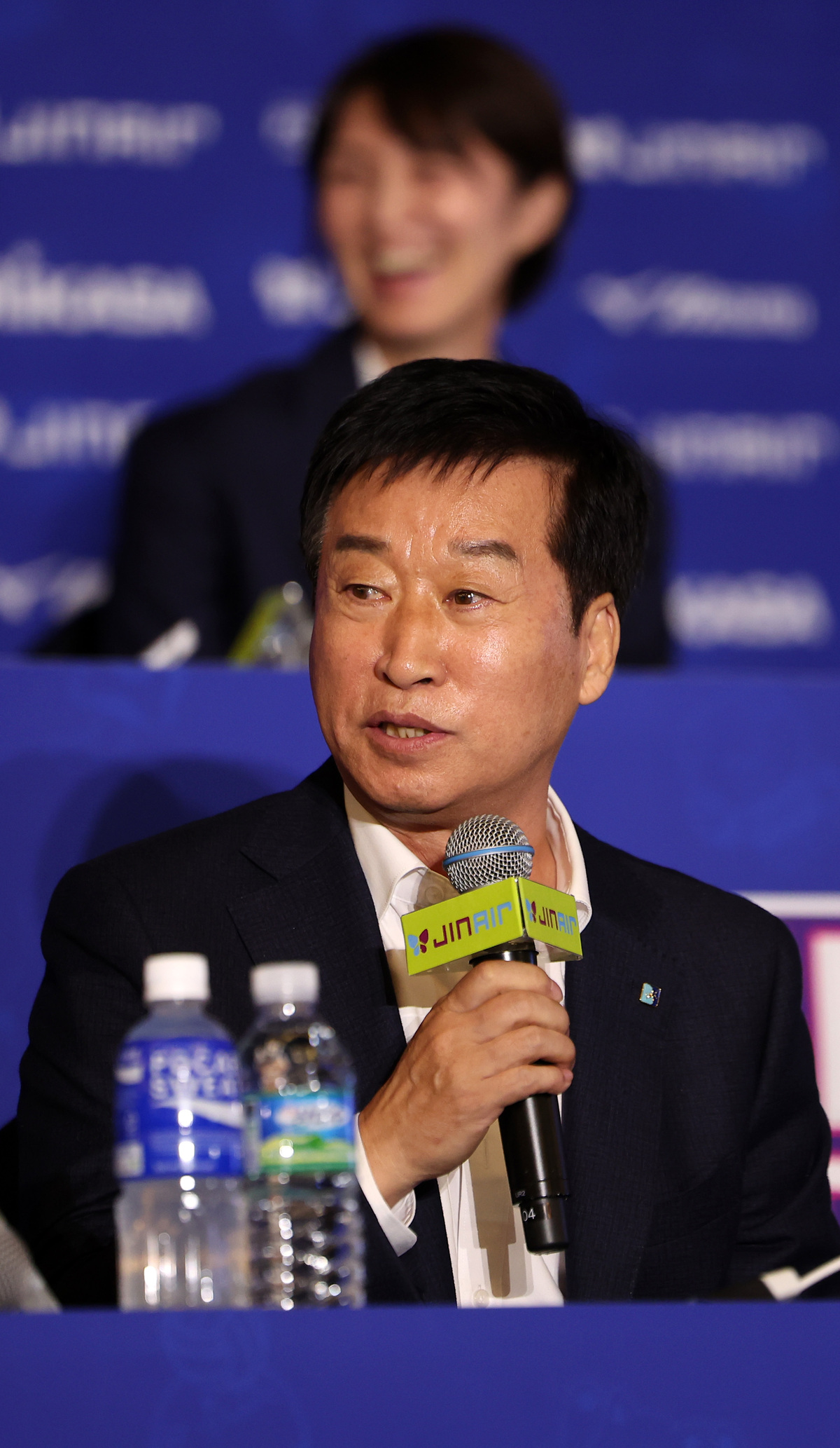 IBK 5표·도로공사 2표, 명확하게 갈린 우승 후보… 덕담도 주고받은 김호철·김종민