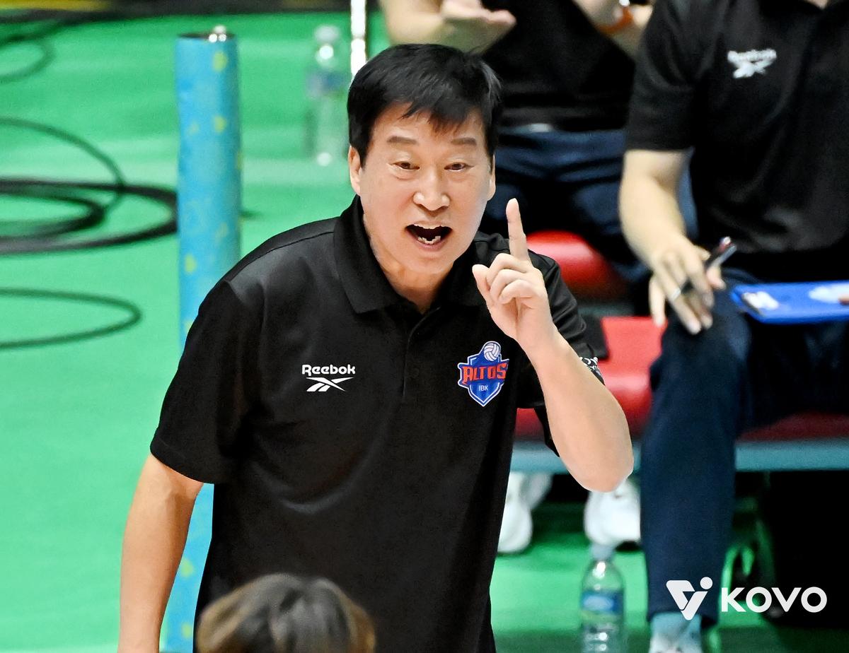 우승후보의 첫 단추 어떨까… 김호철 IBK기업은행 감독 “당연히 압박감 있지만, 선수들이 내려놓을 수 있도록”