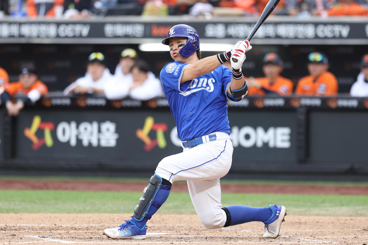 [PO2] 시리즈 1승1패 ‘균형’ 사자 타선 위용 빛났다… ‘불혹’ 강민호, PO 최고령 홈런 쾅