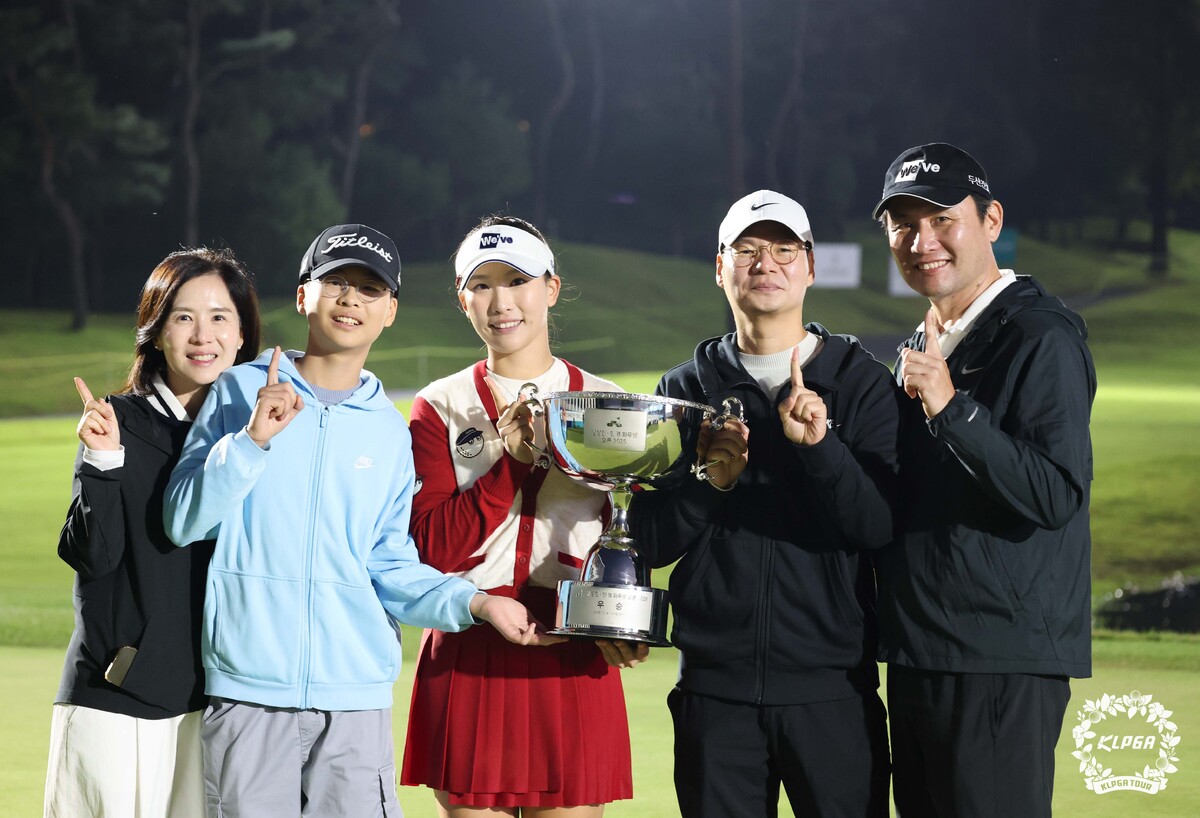 우승컵 들어 시드전 악몽에서 깨어나다… 이율린, 생애 첫 KLPGA 투어 정상