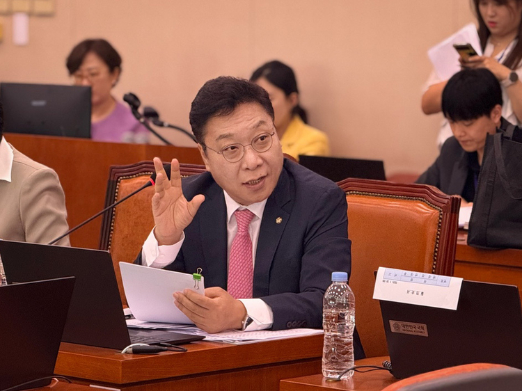 정연욱 의원 “예산 줄여놓고 3000만 관광객?”... K푸드 예산 36% 깎였다