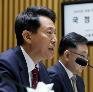 與 ‘한강버스’ 안전성 두고 맹폭…오세훈 “문제 없다”