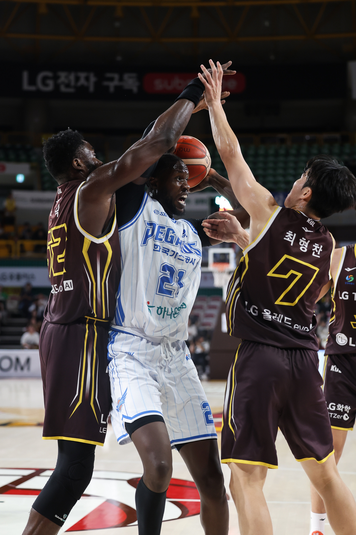 아 골밑 어쩌면 좋으리오… 한국가스공사 개막 7연패 늪